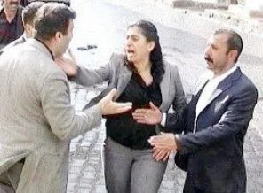 Polise tokat attı, dokunulmadı