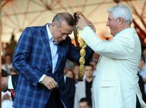 'Siyasetin başpehlivanına' altın kemer