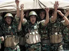 Suriye'de 100 asker muhalif oldu