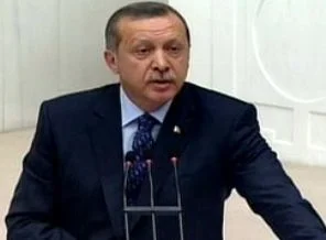 Yine o şiiri okudu