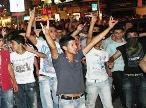 Zeytinburnu'nda olaylar bu gece de devam etti