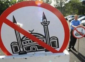Almanya, İslam düşmanlığına kayıtsız!