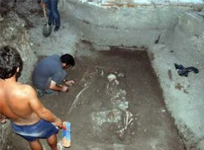 Antik kentte toplu mezar bulundu