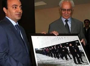 Baydemir'den Burkay'a ilginç hediye