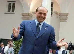 Berlusconi'den gövde gösterisi