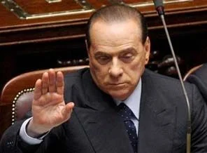 Berlusconi'ye bir darbe daha