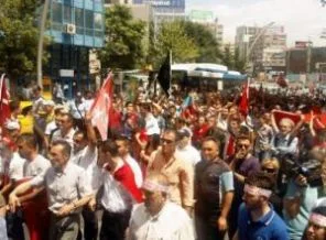 Cuma sonrası terör protestosu