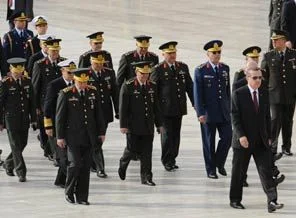 'Erdoğan güvenebileceği generalleri seçti'