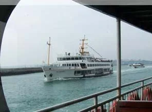 Gençler Kadıköy-Karaköy vapurunu işgal etti