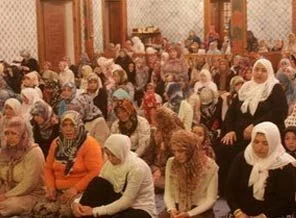 Hacı Bayram Camii'nde erkeklere yer yok