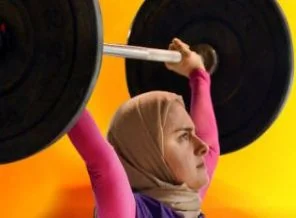 Halterde başörtüsü serbest