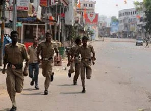 Hindistan'da bombalı saldırı: 5 ölü