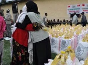 İHH Etiyopya'da 300 yetime iftar verdi