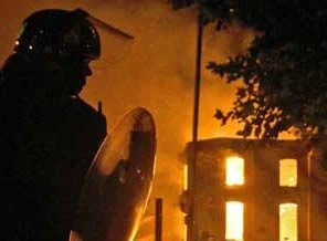 İngiltere'de sokağa buz kez Türkler çıktı
