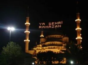 İstanbul'un Ramazan süsü: Mahyalar