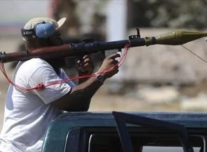 Kaddafi'nin karargahının yakınında şiddetli çatışmalar