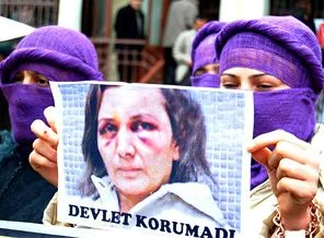 Kadınlar en çok küfür ve hakaretten şikayetçi