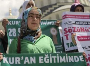 Kur'an öğrenme yaş sınırı'na protesto