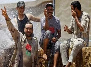 Libya'da 40 bin ton benzin muhaliflerin elinde