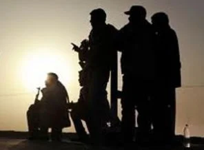 Libya'lı direnişçiler elçilik binasını bastı