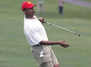 Obama golf oynarken sallandı