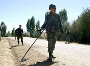 PKK'nın yola döşediği mayın imha edildi