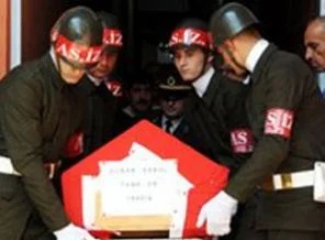 Şehit cenazesi İstanbul'a getirildi