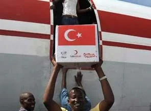 Somalililer Türk uçaklarını görünce..