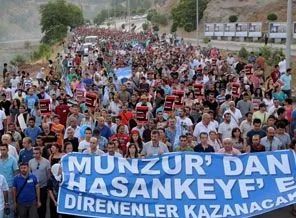 Tunceli'de 10 bin kişi barajlara karşı yürüdü