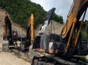 Tunceli'de 4 iş makinesi yakıldı