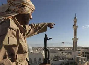 Tunus sınırında Kaddafi ile muhalifler çatıştı