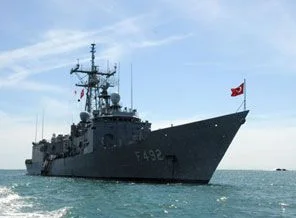 5 gemi Kıbrıs'ın güney batısında konuşlandı