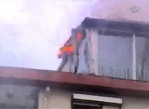 Bacaya yıldırım düştü, yangını çıktı