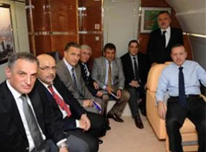 Başbakan'ın uçağında kalp krizi geçirdi