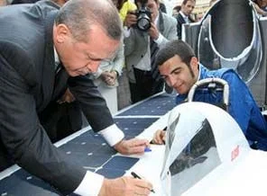 Başbakan Sokrat'ı tanıdı