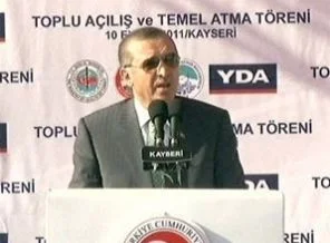 'Ben bu lekesiz alnımı, kirli dudaklarına...'