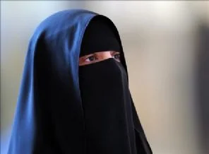 Hollanda'da peçe yasağı kabul edildi