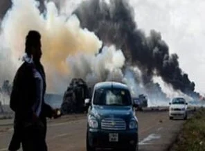 İngiliz uçakları Kaddafi güçlerini bombaladı