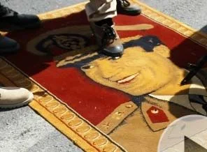 Libyalı muhalifler Beni Velid'e girdi (video)