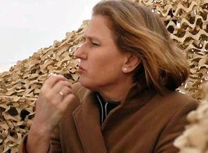 Livni: Netenyahu halkı toplu intihara sürüklüyor