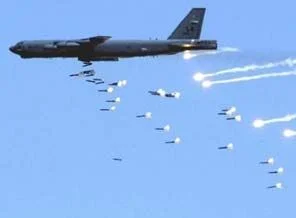 NATO uçakları Sirte'yi bombaladı