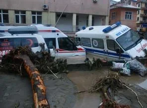 Rize sele teslim oldu: 1 ölü (video)