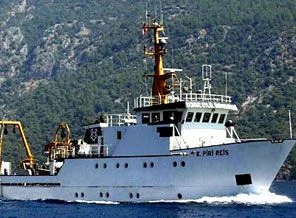 Rumlar Piri Reis Gemisi'ni yakından izliyor