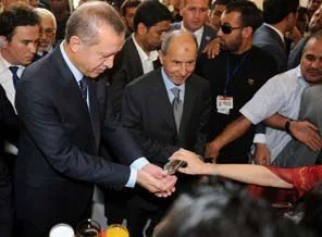 Şehitler Meydan'ında Cuma sonrası Esad'a mesaj