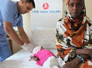 Somalili çocuklar sağlıklarına kavuşuyor