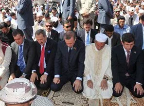'Trablus Şehitler Meydanı'nda tarihi Cuma