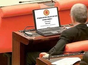Vekillerin bilgisayarlarına filtre