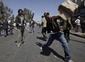 Yemen'de roket saldırısı: 2 ölü