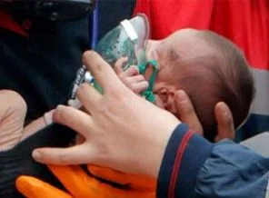 14 günlük Azra bebek sağ çıkarıldı