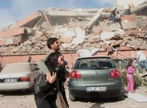 24 saat sonra enkazdan sağ çıkarıldı